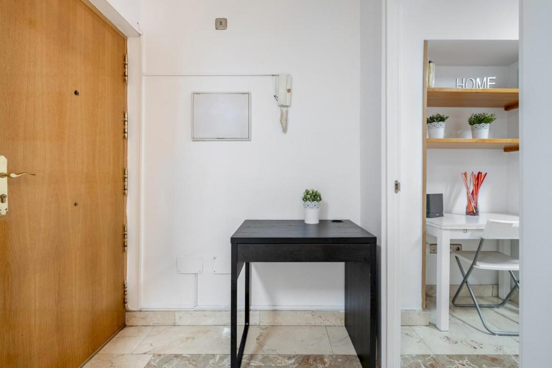 2 Bedroom 1 Bathroom Furnished - Sol - Cozy Vintage - Mintystay Мадрид Экстерьер фото